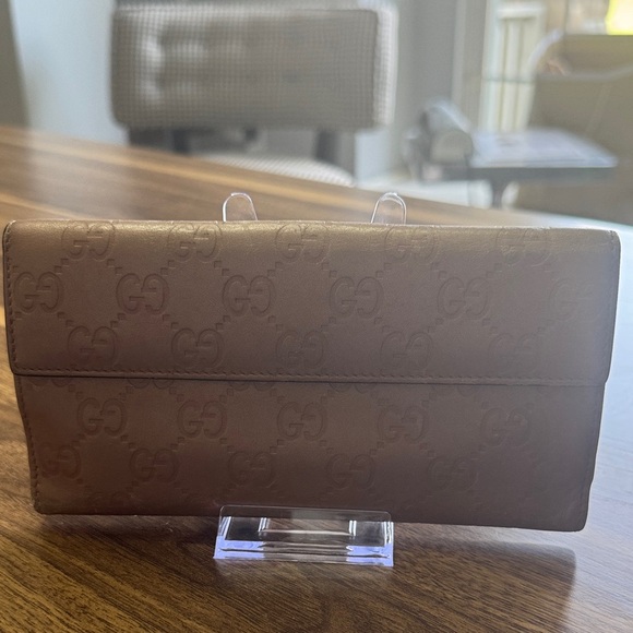 Gucci Tan Wallet with Heart Clasp - Picture 3 of 16